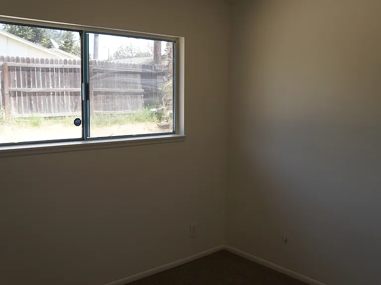 4051 Weyer St — Photo 5