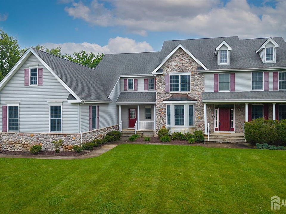 1st image of 3 Hartshorne Dr