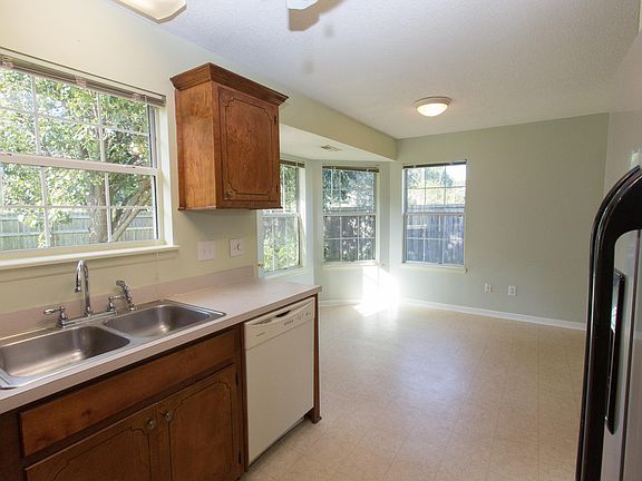 5th image of 277 Hastings Dr