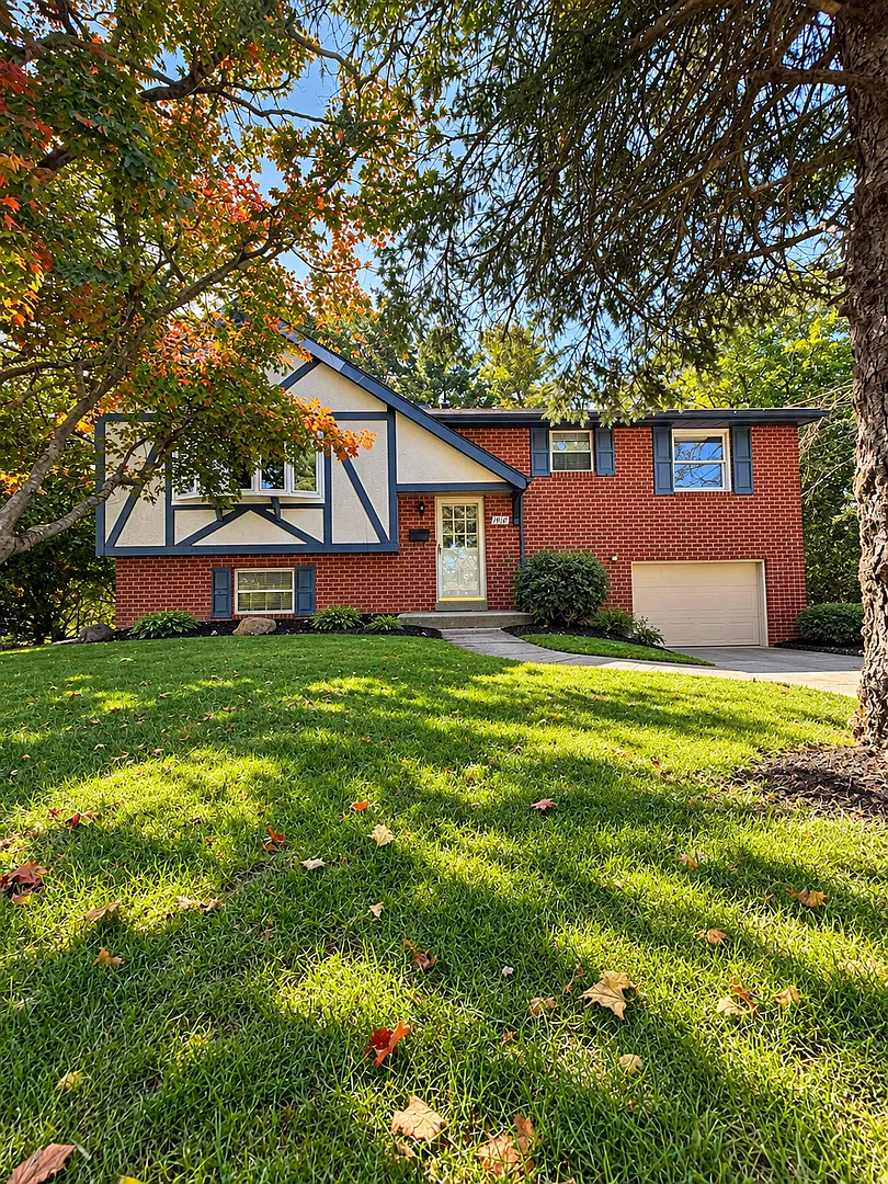 Spacious 4-Bedroom Home with Finished Lower Level in Warrington — Photo 1