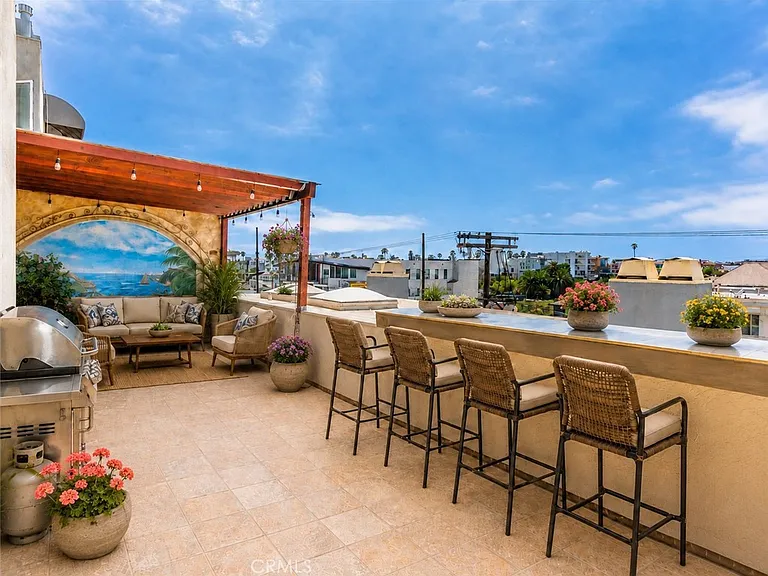355 Pershing Dr #B — Photo 16