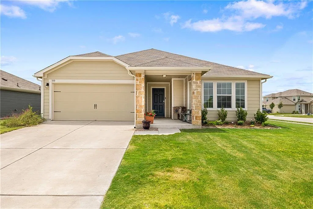 4 bed, 2.0 bath, 2018 sqft, $2,100 — Photo 1