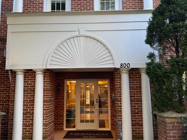 800 Grand Champion Dr, Rockville, MD 20850