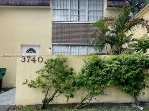 3740 SW 60th Ter #20, Davie, FL 33314