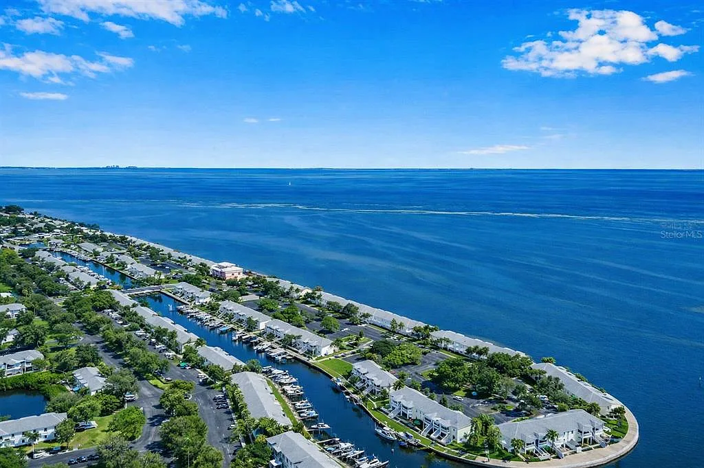 2 bed, 2.0 bath, 1018 sqft, $3,000 — Photo 1