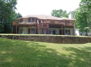 512 Autumn Ave, Huddleston, VA 24104