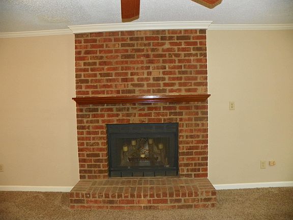 4th image of 301 E Lawnwood Dr