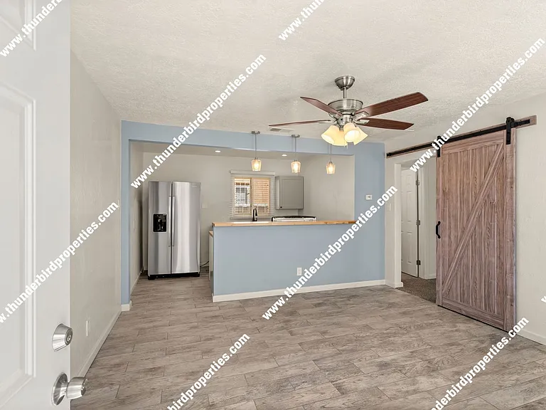 1221 San Mateo Blvd SE — Photo 8