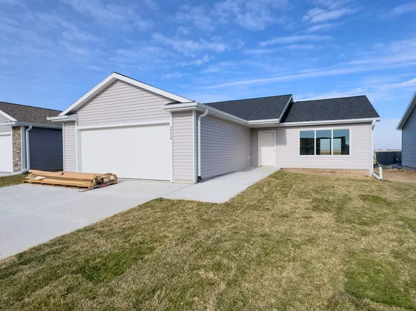 2214 E 38th St, Kearney, NE 68847
