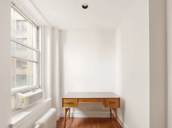 180 Riverside Drive image 12 of 14