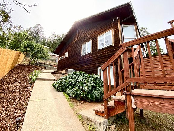 4th image of 3165 Sacramento St