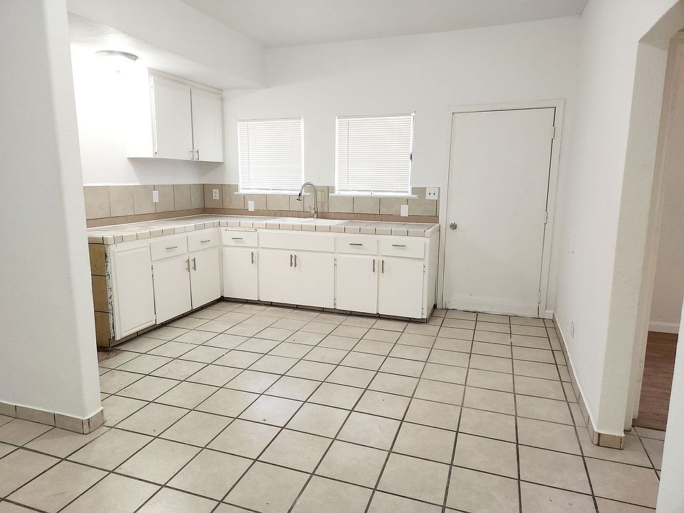 1st image of 405 N Effie St