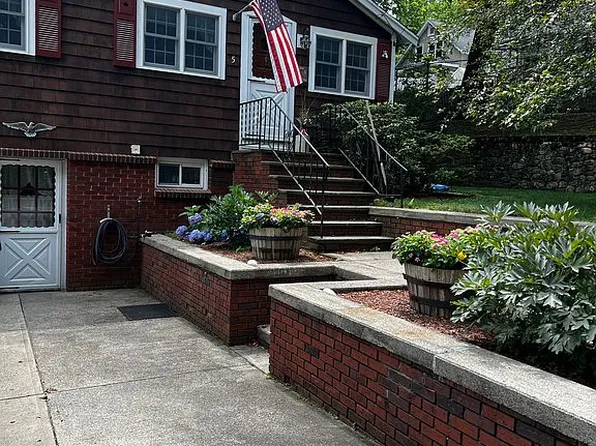 5 Mansion Rd, Wayland, MA 01778