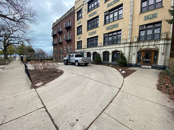 2nd image of 1127 W Farwell Ave