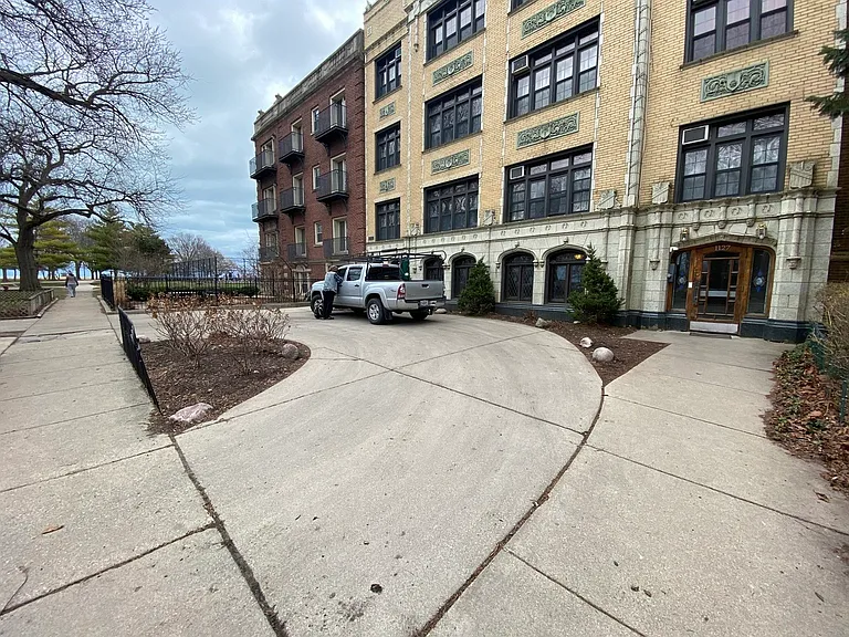 1127 W Farwell Ave #105 — Photo 2