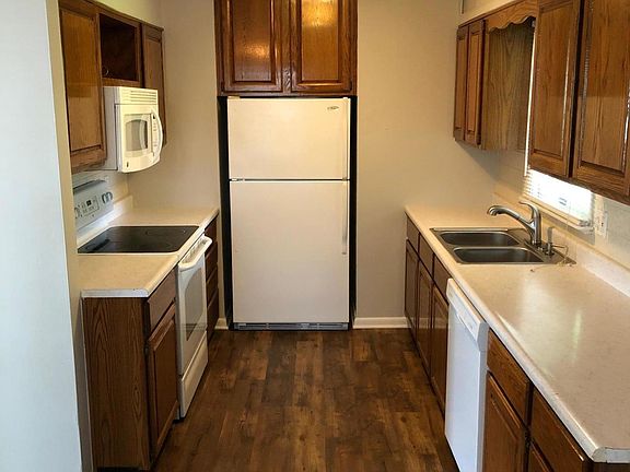4th image of 3754 Rosemont Blvd