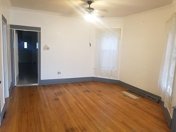 4th image of 4929 W Cullom Ave #1