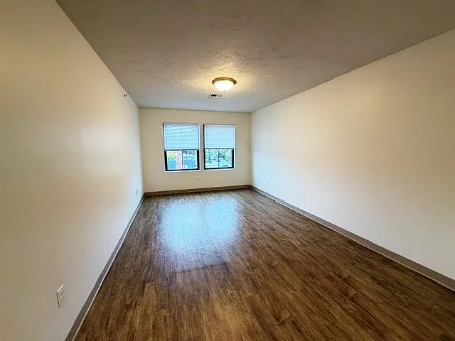 323 Washington St — Photo 4