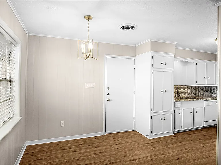 1003 Holik Dr — Photo 10