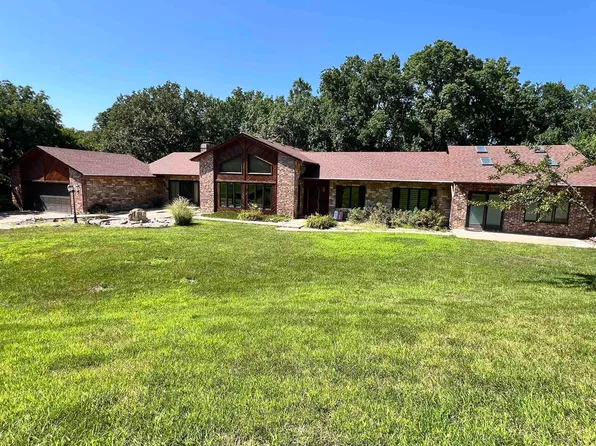 3840 NE Kimbal Rd, Topeka, KS 66617