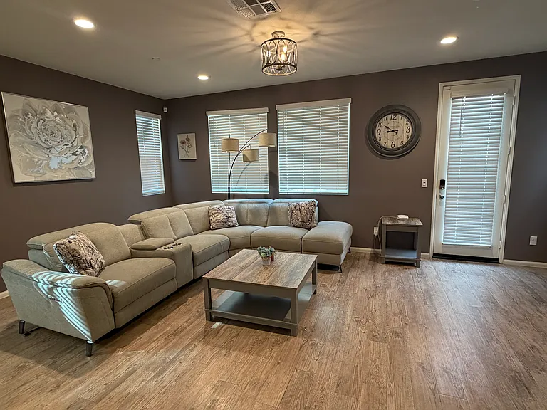 251 Saratoga Ct — Photo 6