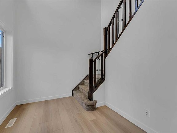 5th image of 210 NW Crimson Ln