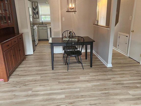 4th image of 415 Greenbrier Ct