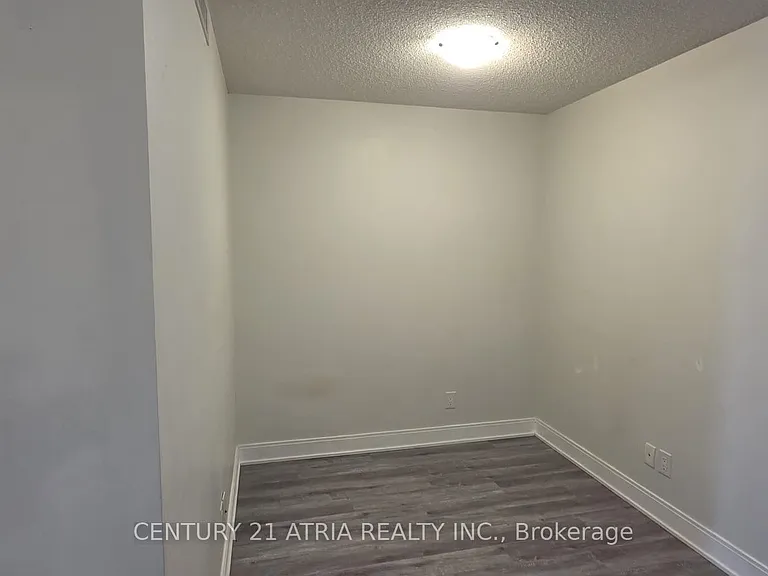 125 Village Green Sq #2807 — Photo 2
