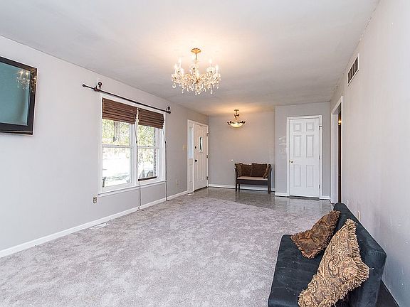 5th image of 107 Brookwood Ln