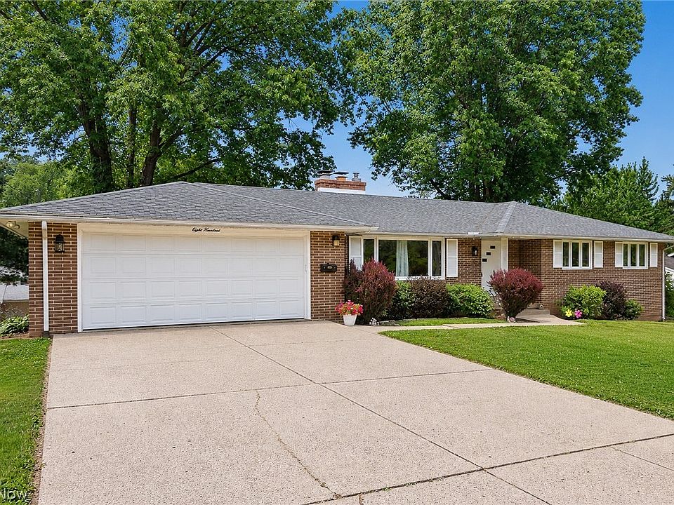 1st image of 800 Woodview Dr NE