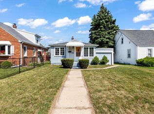 3674 S 35th St, Greenfield, WI 53221