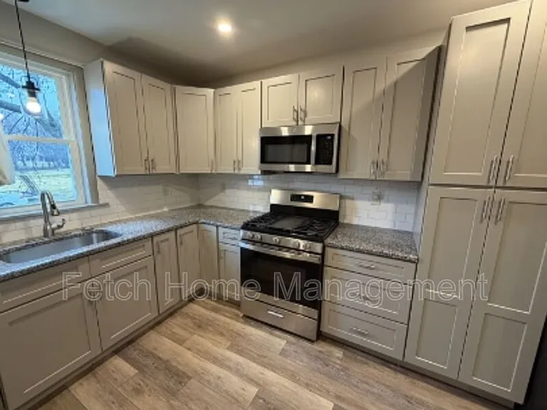 34 N Lee St — Photo 12