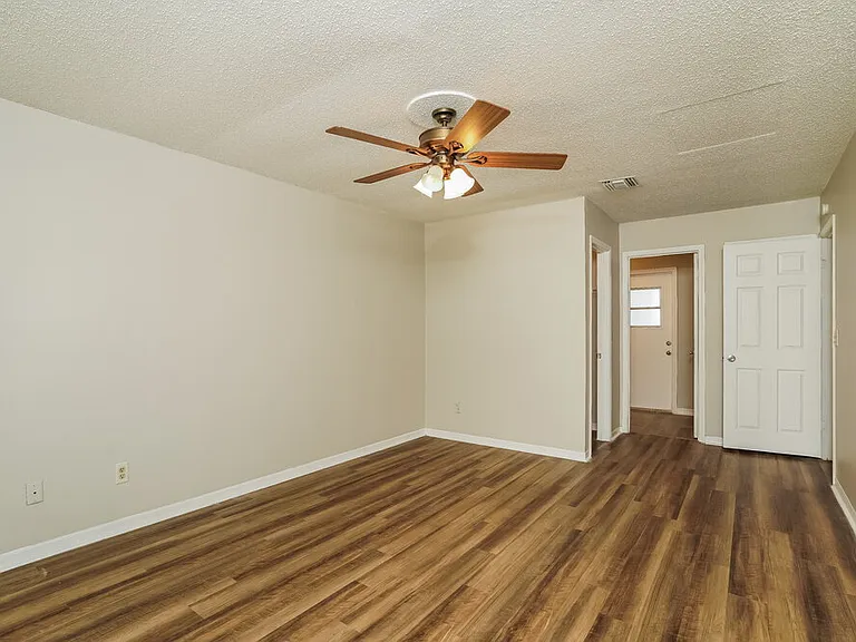 6514 Flora Way — Photo 8