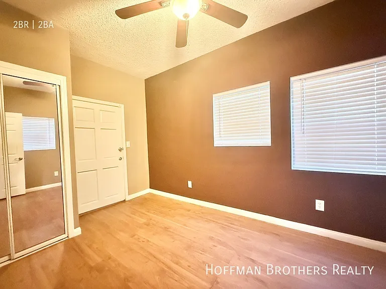 734 W 73rd St — Photo 5