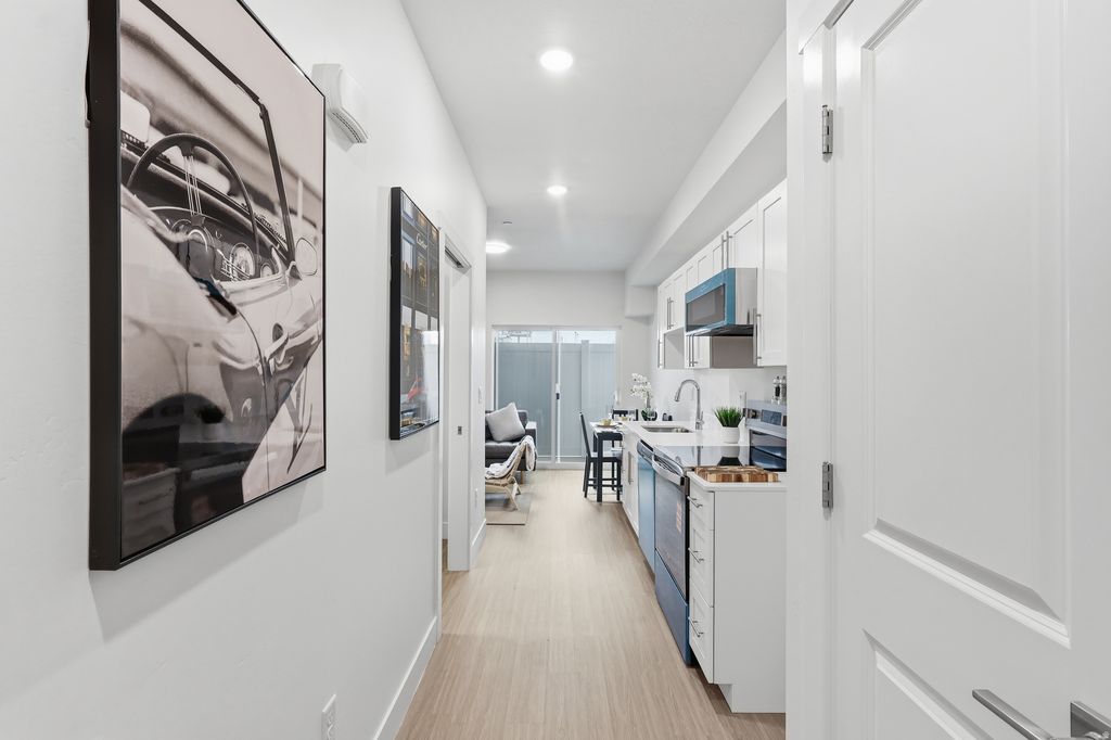 2085 N Main St #304, Clearfield, UT - View 3