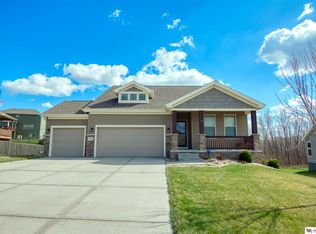 15209 Elmwood Dr, Bennington, NE 68007