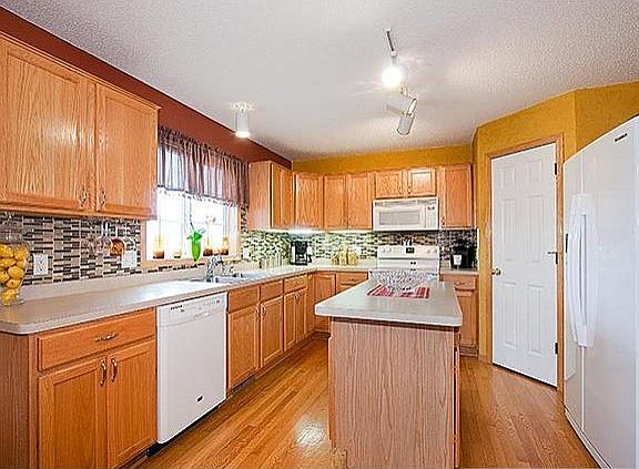 2nd image of 521 10th Ave NE