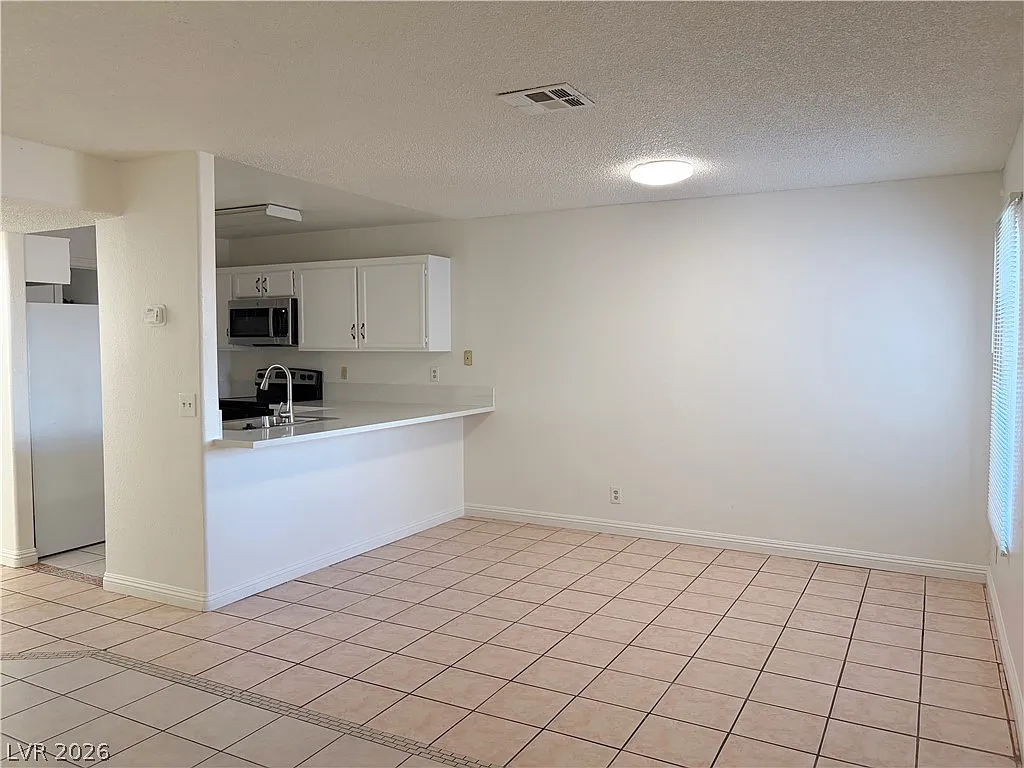 2 bed, 2.0 bath, 926 sqft, $1,395 — Photo 3