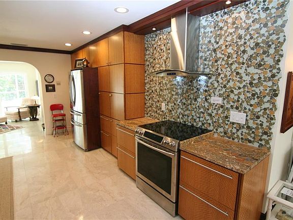 3rd image of 416 Woodland Dr