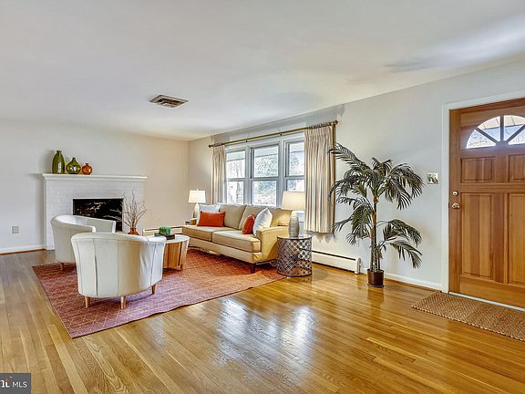 2nd image of 2303 Lory Ct