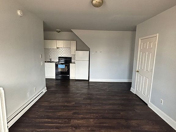3rd image of 1451-1453 W Liberty St #4