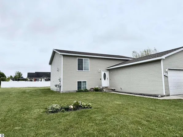 2442 Joseph Dr, Mount Pleasant, MI 48858