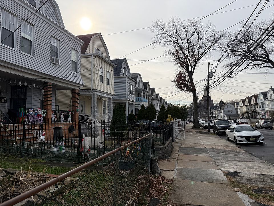 1st image of 295 Woodside Ave #A