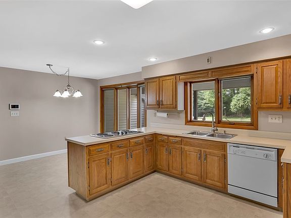 3rd image of 11 West St