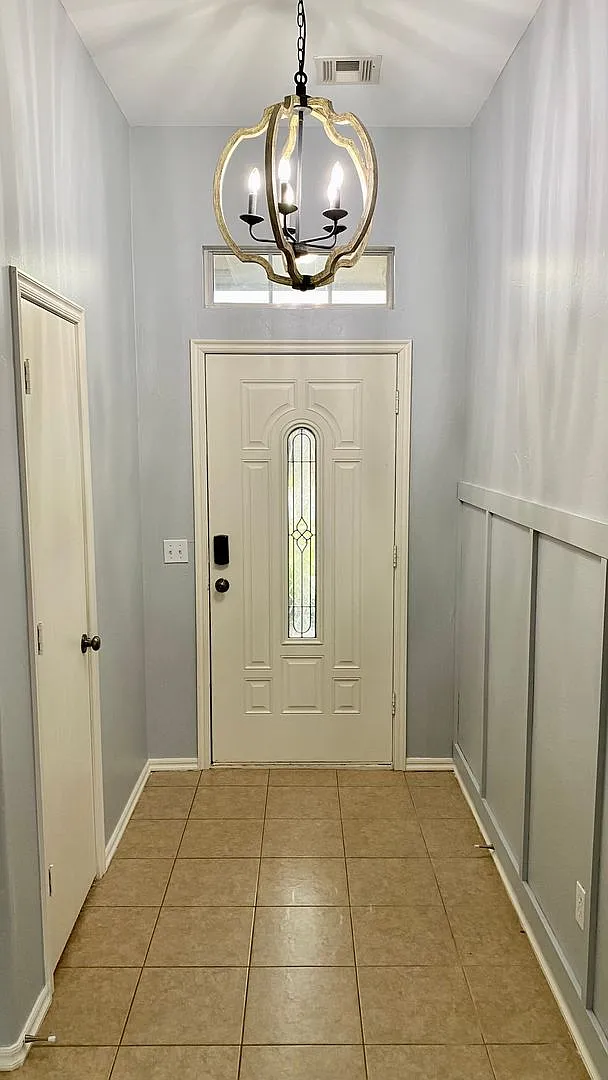 Amazing 4 bed 2 bath in Yukon! — Photo 2