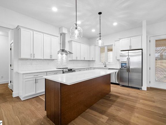 4th image of 625 Sullens Rd