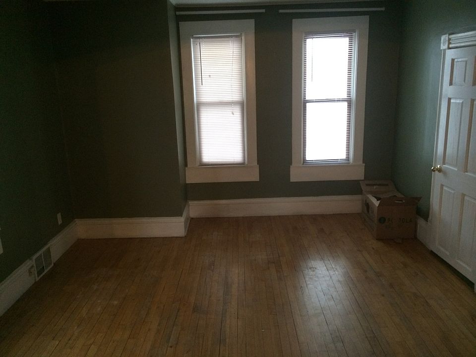 2nd image of 654 24th Ave NE #2
