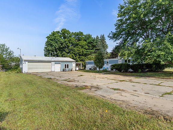 2nd image of 3615 S Lilac Ln
