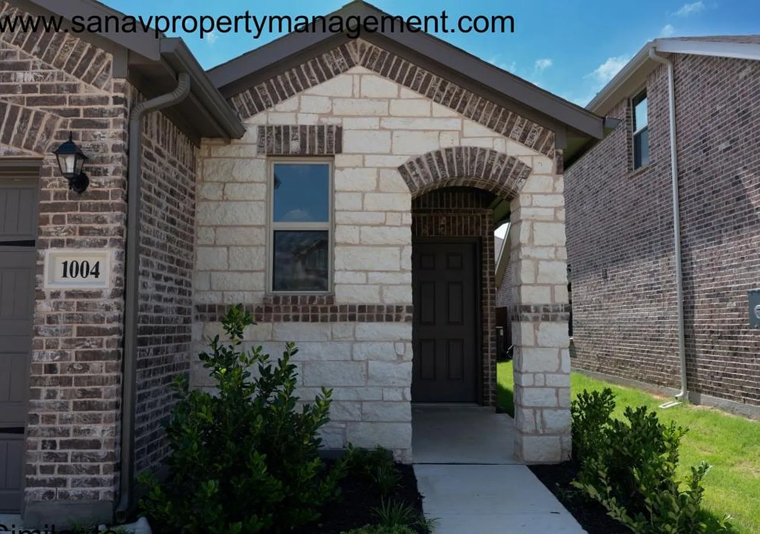 Beautiful 3 Bed Home with community pool access in great community — Photo 3