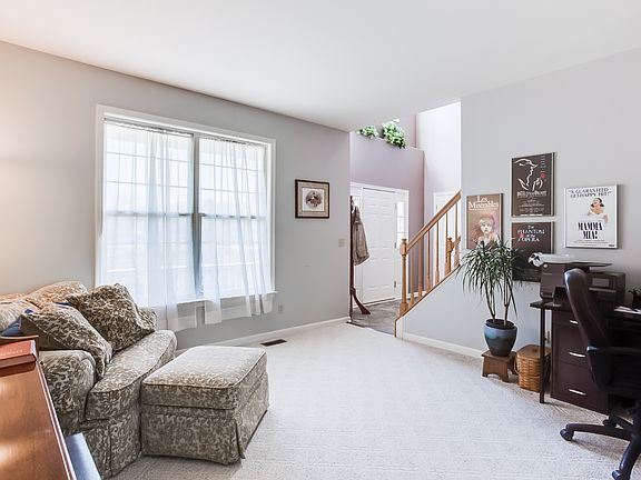 4th image of 26 Sassafras Ln